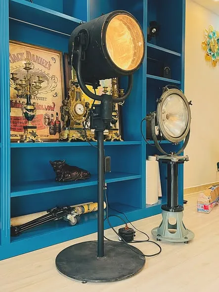 Đèn rọi Hải quân Mỹ General Electric Type 12-G-31