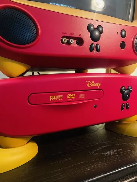 Bộ TV CRT & đầu DVD Disney Mickey Mouse (2004)