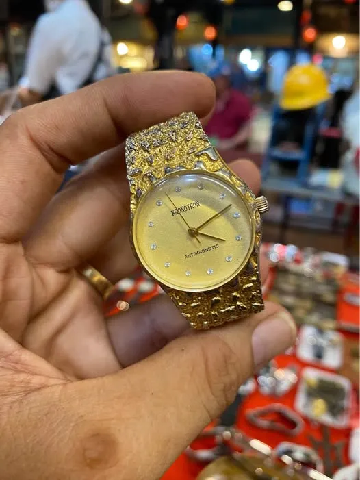 Đồng hồ lên cót tay second-hand Nhật, dây vỏ liền