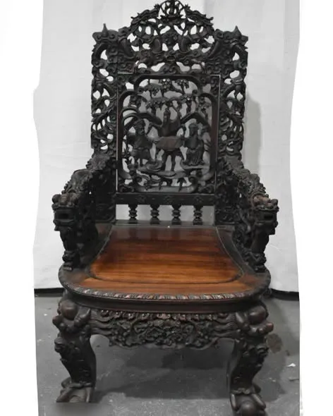 Ghế tay vịn gỗ cứng chạm rồng và Bát Tiên