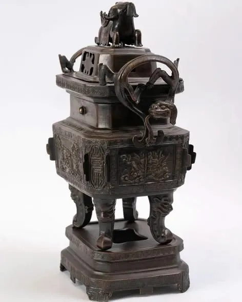 Lư hương đồng hun nắp nghê, cao 37cm