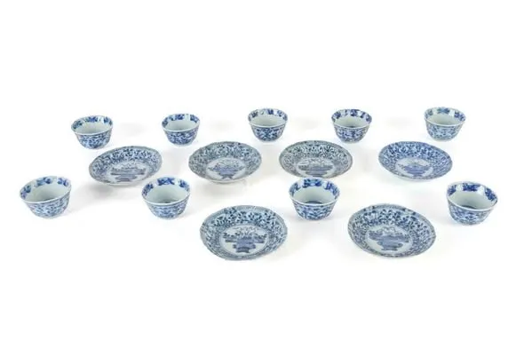 Bộ 9 chén trà và 6 đĩa lót hoa lam giỏ hoa (15 món)