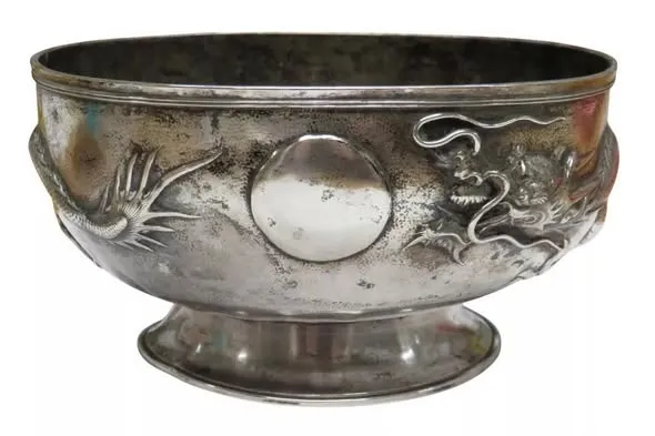 Bát bạc chân đế chạm rồng