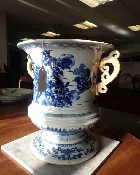 Bình dáng đài Campagna cỡ lớn, bộ sưu tập Breamore