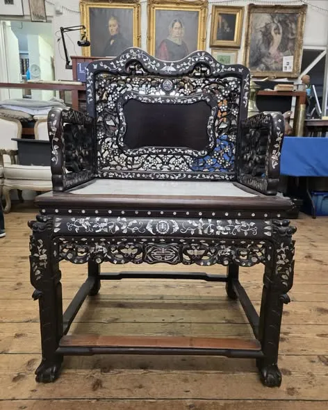 Ghế tựa gỗ khảm, cao 90cm