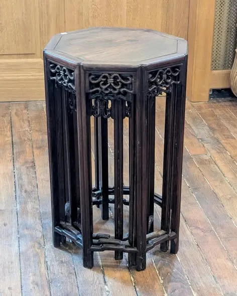 Đôn gỗ bát giác chạm thủng