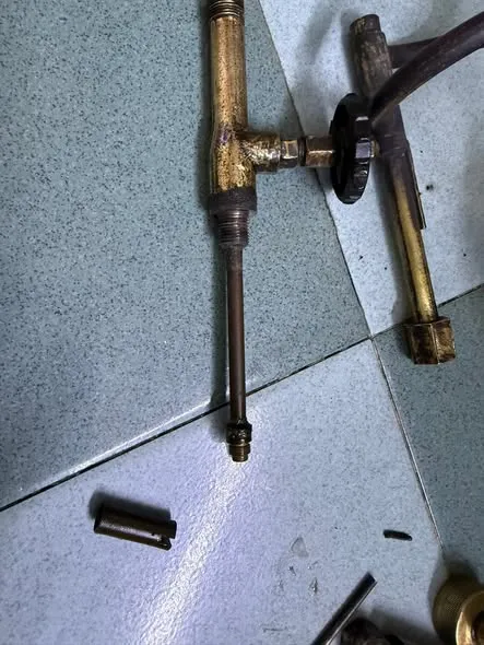 Đèn măng sông bình đồng