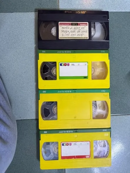 Băng VHS SKC Just for Kid's và TDK (4 cuốn, chép lại)
