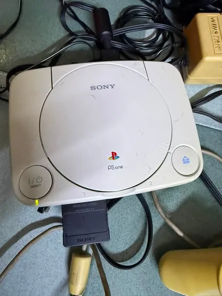 Máy Sony PS One kèm tay và dây AV