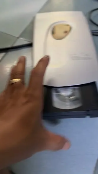 Máy tua băng VHS Kinyo UV-428